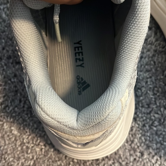 YEEZY BOOST 700 V2 ‘CREAM’ - Picture 5 of 7